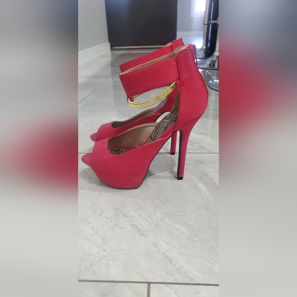 Heels - Picture 2 of 3